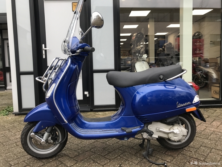 Vespa LX 50 Blauw